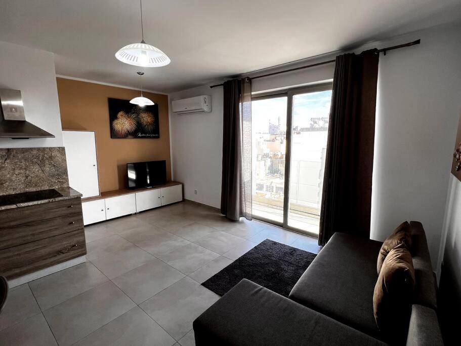 Mediterranea 2 Bedroom Smart Apartment Сент-Полс-Бей Екстер'єр фото